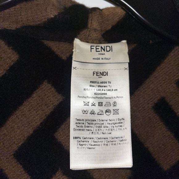 FENDI Poncho
Brown cashmere - Picture 6 of 8